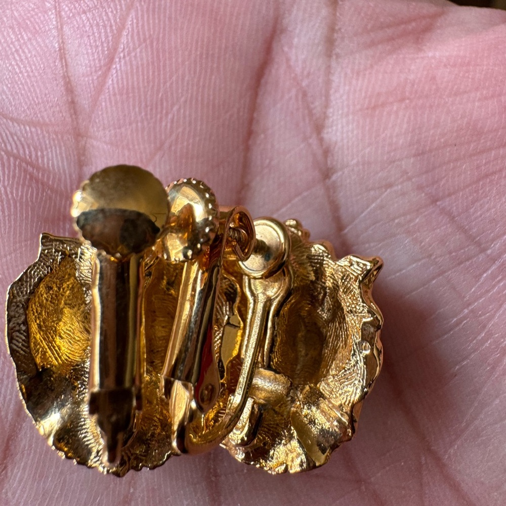 Vintage Gold-Tone Large Cat Lion Head Mane Clip On Back Earrings Statement 80s - Picture 3 of 5